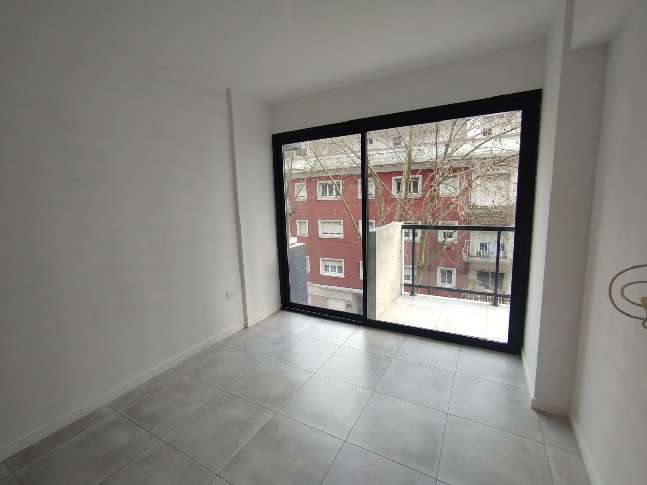 ALQUILER DEPTO 2 AMBIENTES AL FRENTE CON BALCON EN PLAZA MITRE