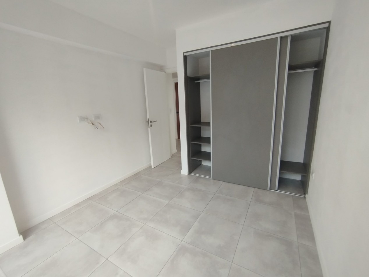 ALQUILER DEPTO 2 AMBIENTES AL FRENTE CON BALCON EN PLAZA MITRE