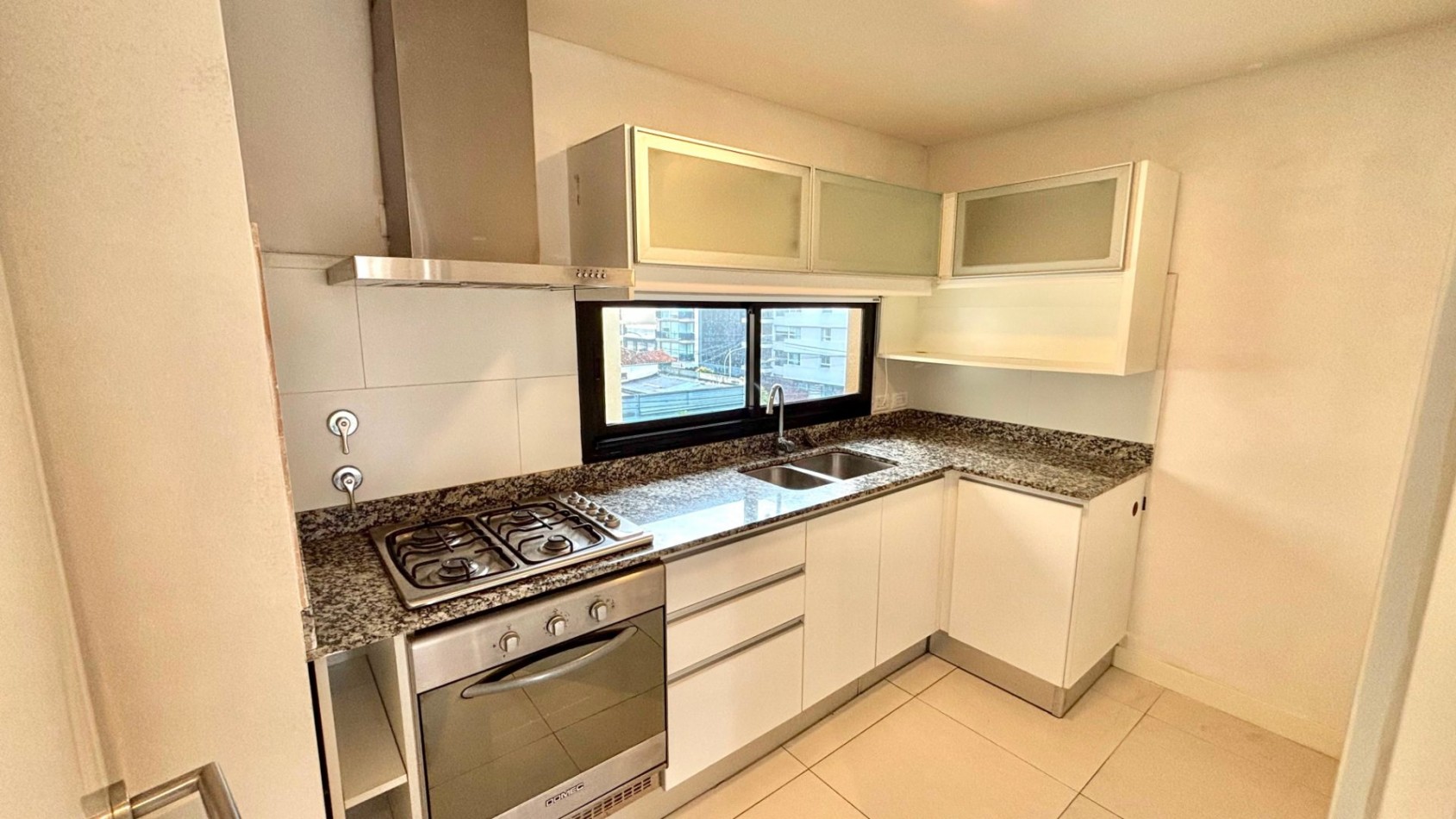 ALQUILER | DEPARTAMENTO 2 AMBIENTES CON COCHERA PRIVADA | BARRIO CHAUVIN