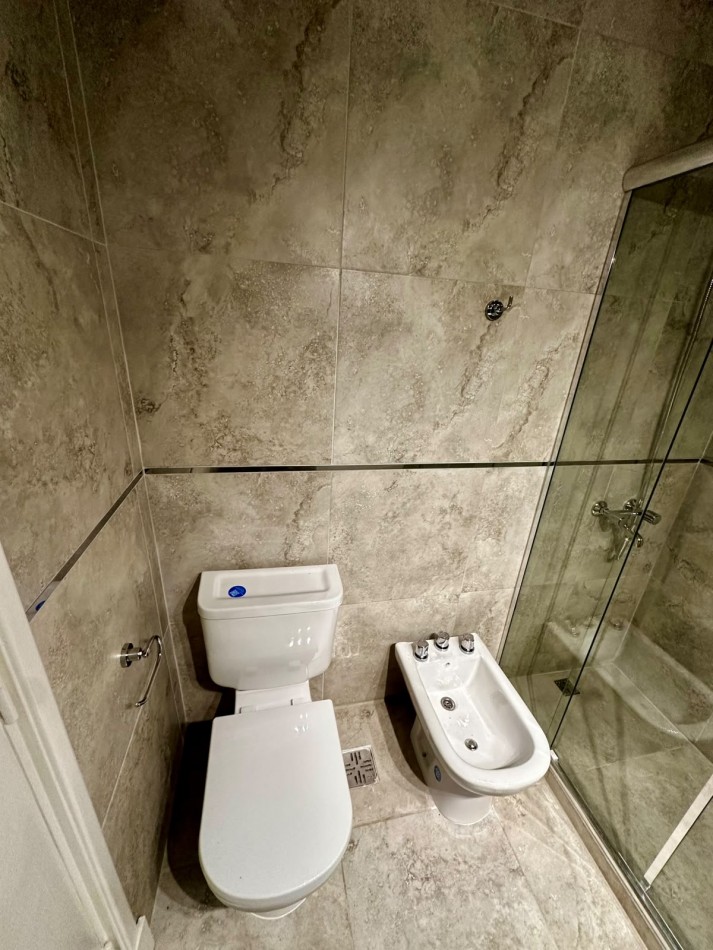 VENTA DTO 3 AMB CON CUARTO DE LAVADO RECICLADO Y EQUIPADO CON BALCON CENTRO