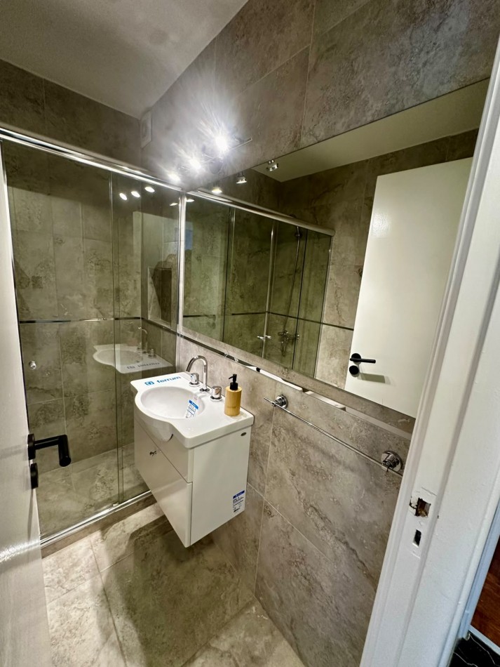 VENTA DTO 3 AMB CON CUARTO DE LAVADO RECICLADO Y EQUIPADO CON BALCON CENTRO