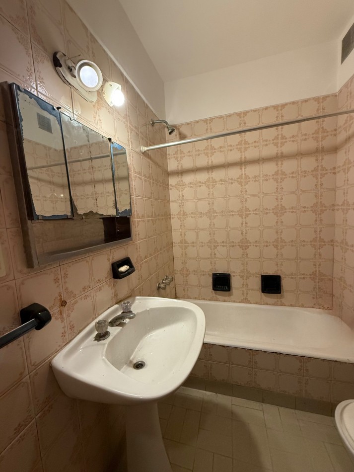 VENTA DPTO 2 AMBIENTES DE 47 MTS AL FRENTE CON BALCON ZONA CENTRO 