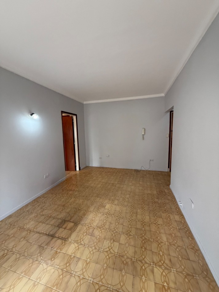 VENTA DPTO 2 AMBIENTES DE 47 MTS AL FRENTE CON BALCON ZONA CENTRO 