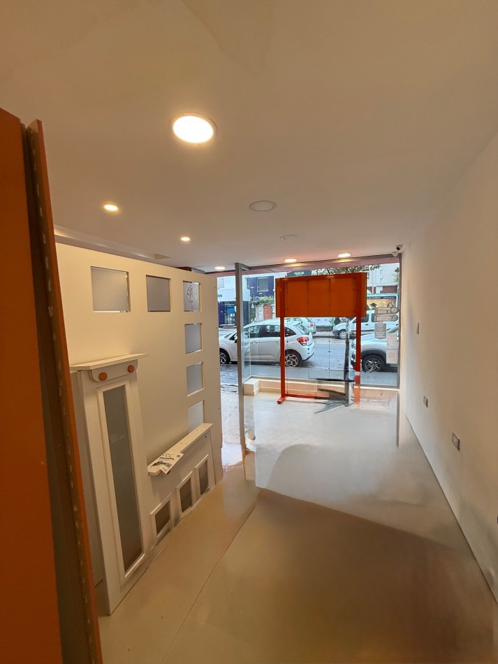 VENTA EXCELENTE LOCAL DE 88 MTS2 CON SOTANO ZONA PLAZA MITRE 
