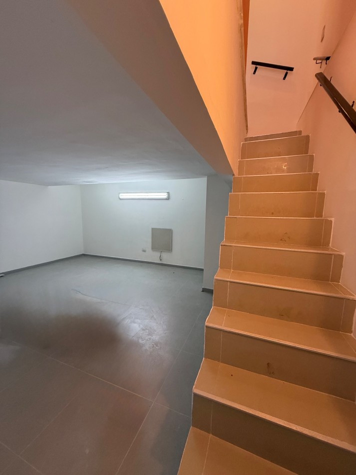 VENTA EXCELENTE LOCAL DE 88 MTS2 CON SOTANO ZONA PLAZA MITRE 