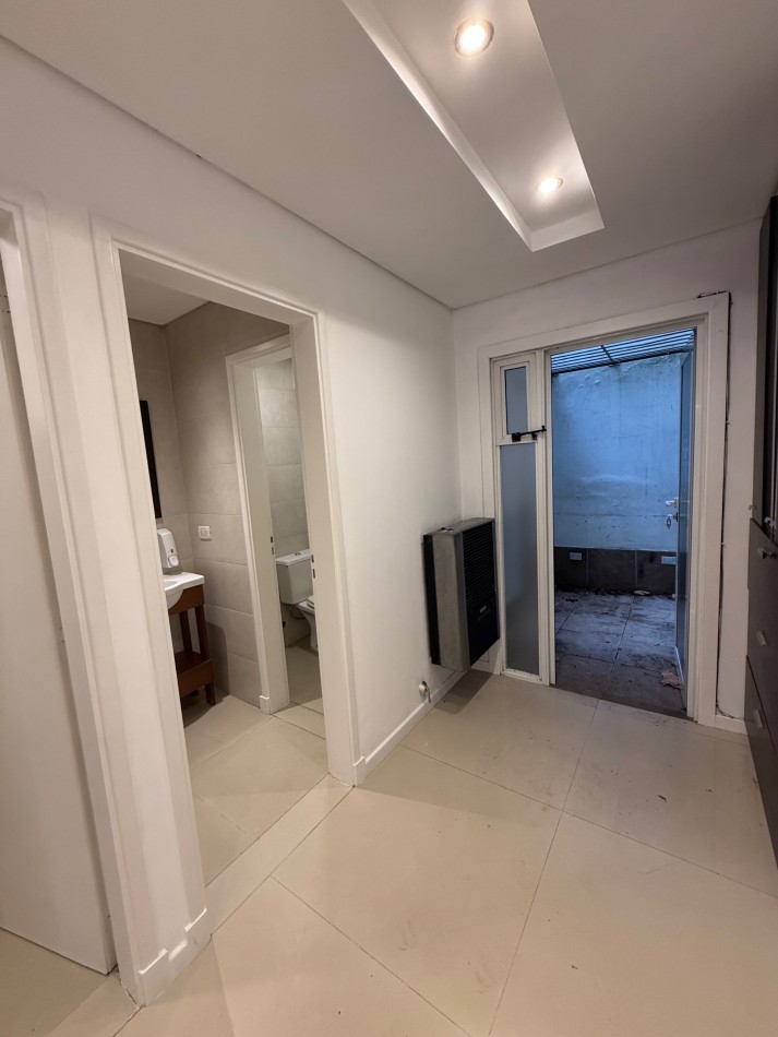VENTA EXCELENTE LOCAL DE 88 MTS2 CON SOTANO ZONA PLAZA MITRE 
