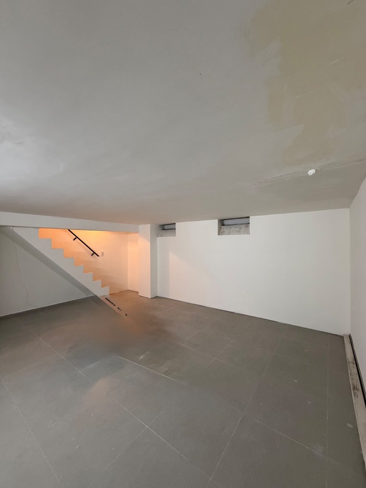 VENTA EXCELENTE LOCAL DE 88 MTS2 CON SOTANO ZONA PLAZA MITRE 