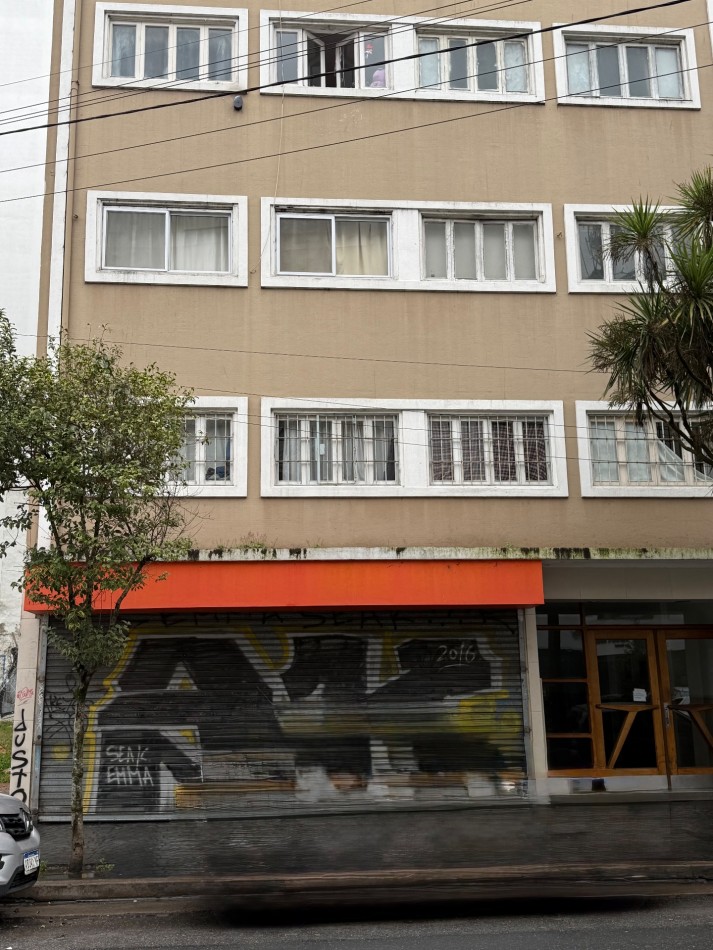 VENTA EXCELENTE LOCAL DE 88 MTS2 CON SOTANO ZONA PLAZA MITRE 