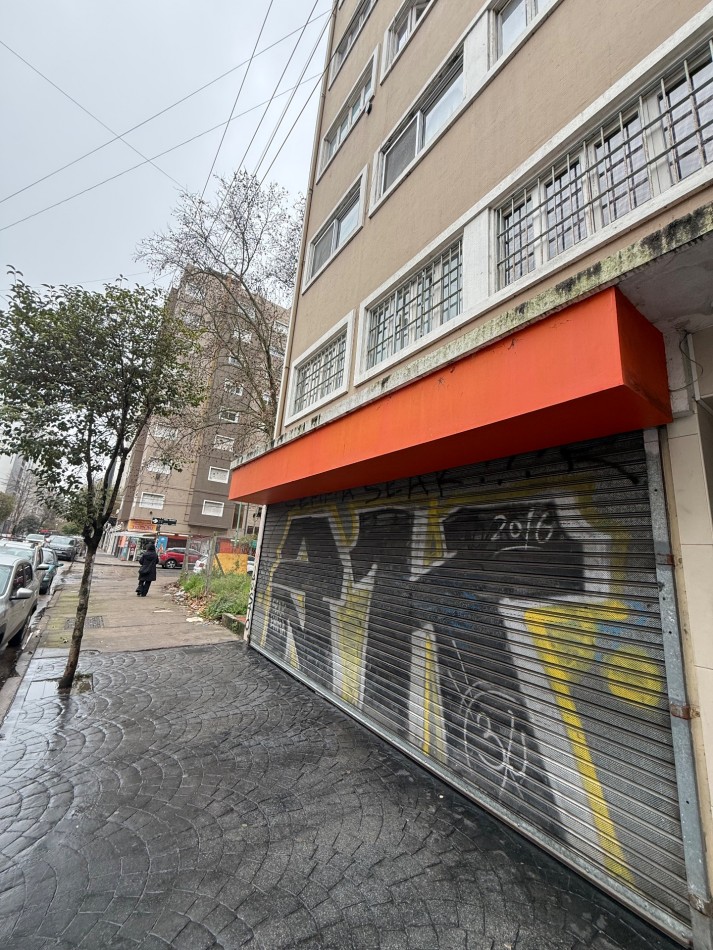 VENTA EXCELENTE LOCAL DE 88 MTS2 CON SOTANO ZONA PLAZA MITRE 