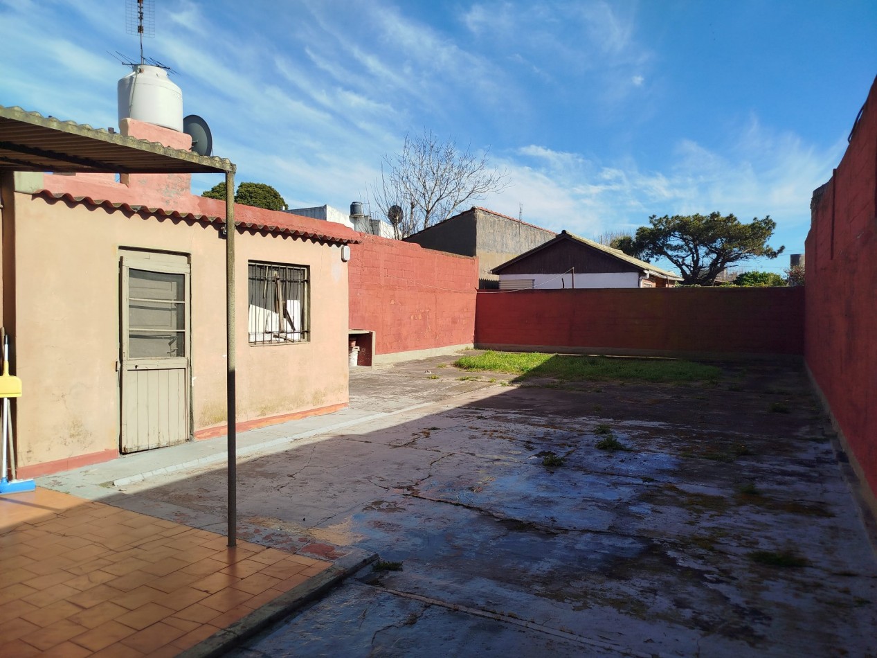 VENTA CASA 4 AMBIENTES CON PARQUE Y GARAJE EN BARRIO PERALTA RAMOS OESTE