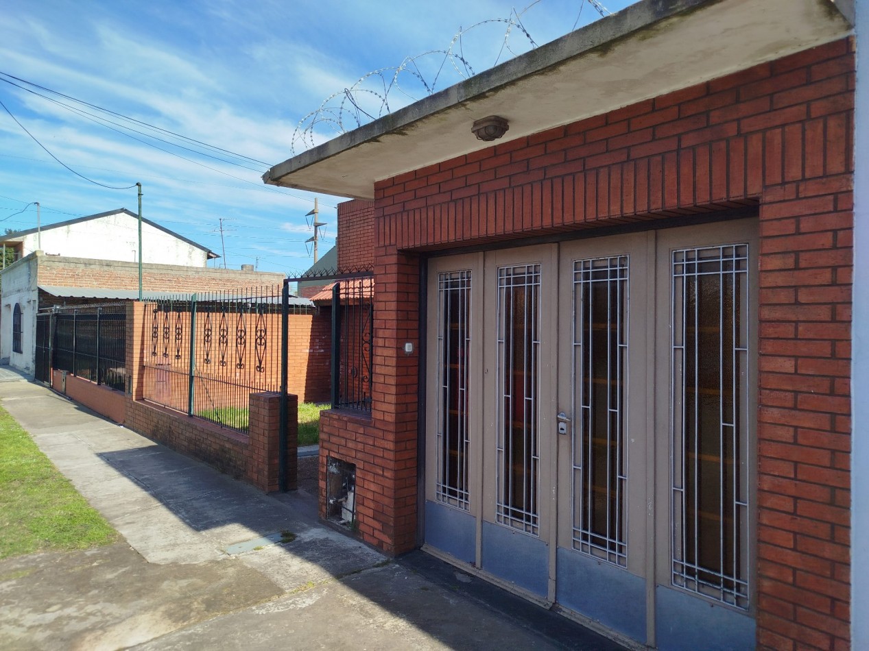 VENTA CASA 4 AMBIENTES CON PARQUE Y GARAJE EN BARRIO PERALTA RAMOS OESTE