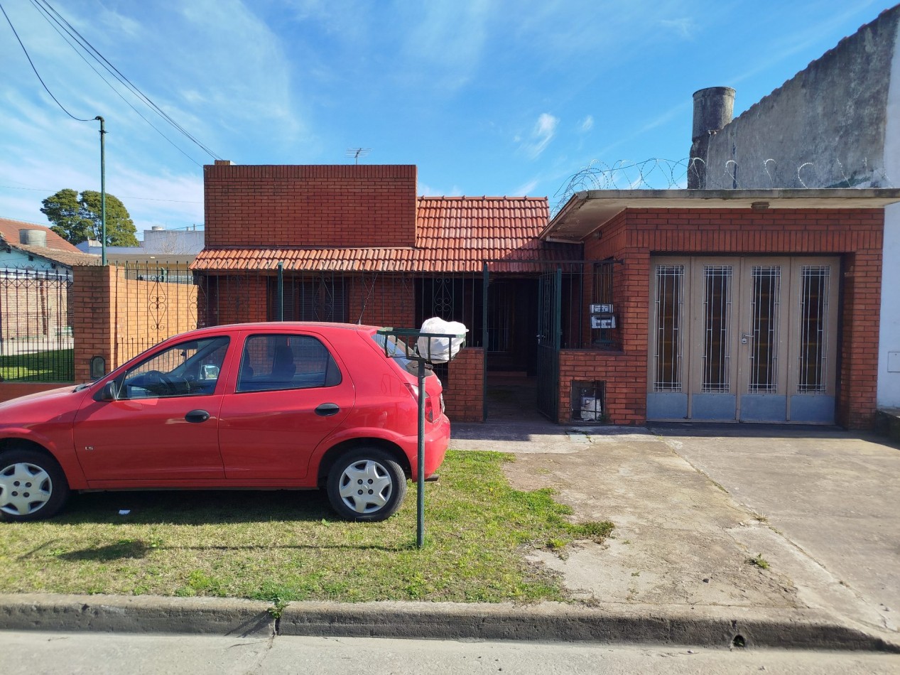 VENTA CASA 4 AMBIENTES CON PARQUE Y GARAJE EN BARRIO PERALTA RAMOS OESTE