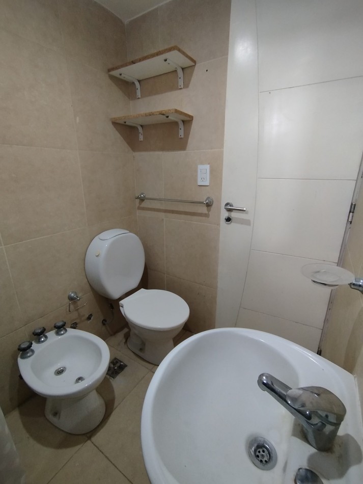 ALQUILER DEPARTAMENTO MONOAMBIENTE CON BALCON Y COCHERA EN BARRIO LA PERLA
