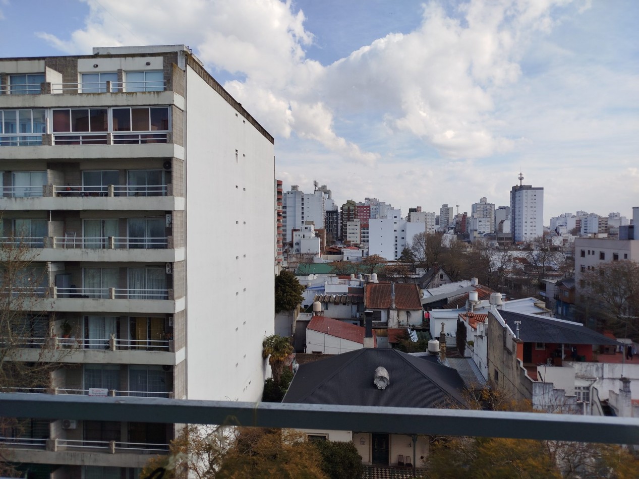 ALQUILER DEPARTAMENTO MONOAMBIENTE CON BALCON Y COCHERA EN BARRIO LA PERLA