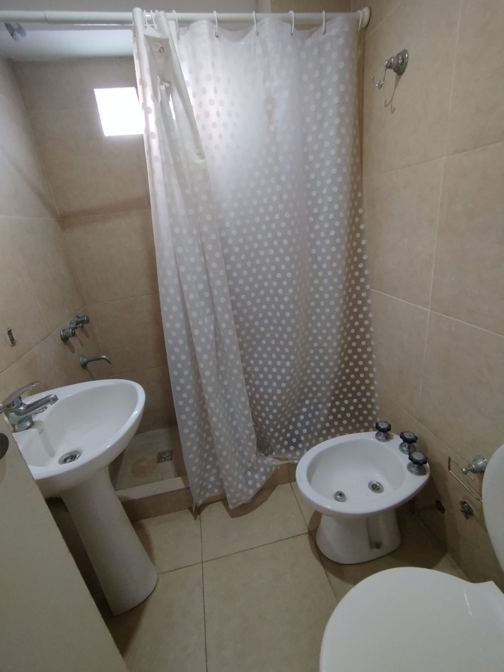 ALQUILER DEPARTAMENTO MONOAMBIENTE CON BALCON Y COCHERA EN BARRIO LA PERLA