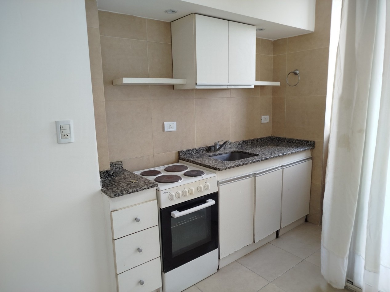 ALQUILER DEPARTAMENTO MONOAMBIENTE CON BALCON Y COCHERA EN BARRIO LA PERLA