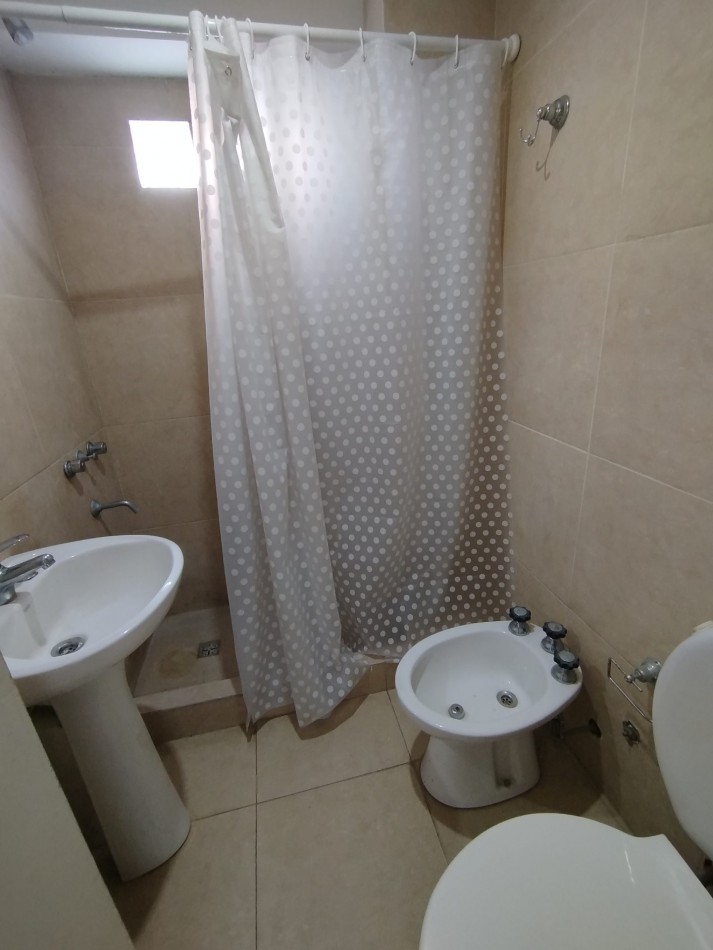 ALQUILER DEPARTAMENTO MONOAMBIENTE CON BALCON Y COCHERA EN BARRIO LA PERLA
