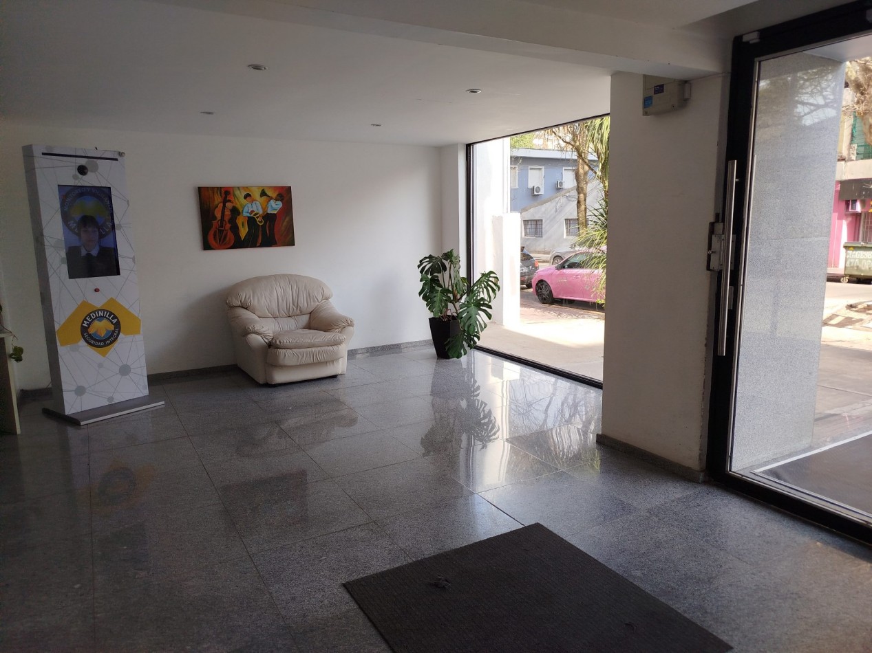 ALQUILER DEPARTAMENTO MONOAMBIENTE CON BALCON Y COCHERA EN BARRIO LA PERLA