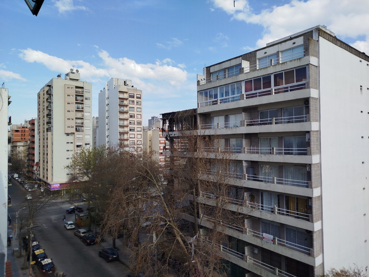 ALQUILER DEPARTAMENTO MONOAMBIENTE CON BALCON Y COCHERA EN BARRIO LA PERLA