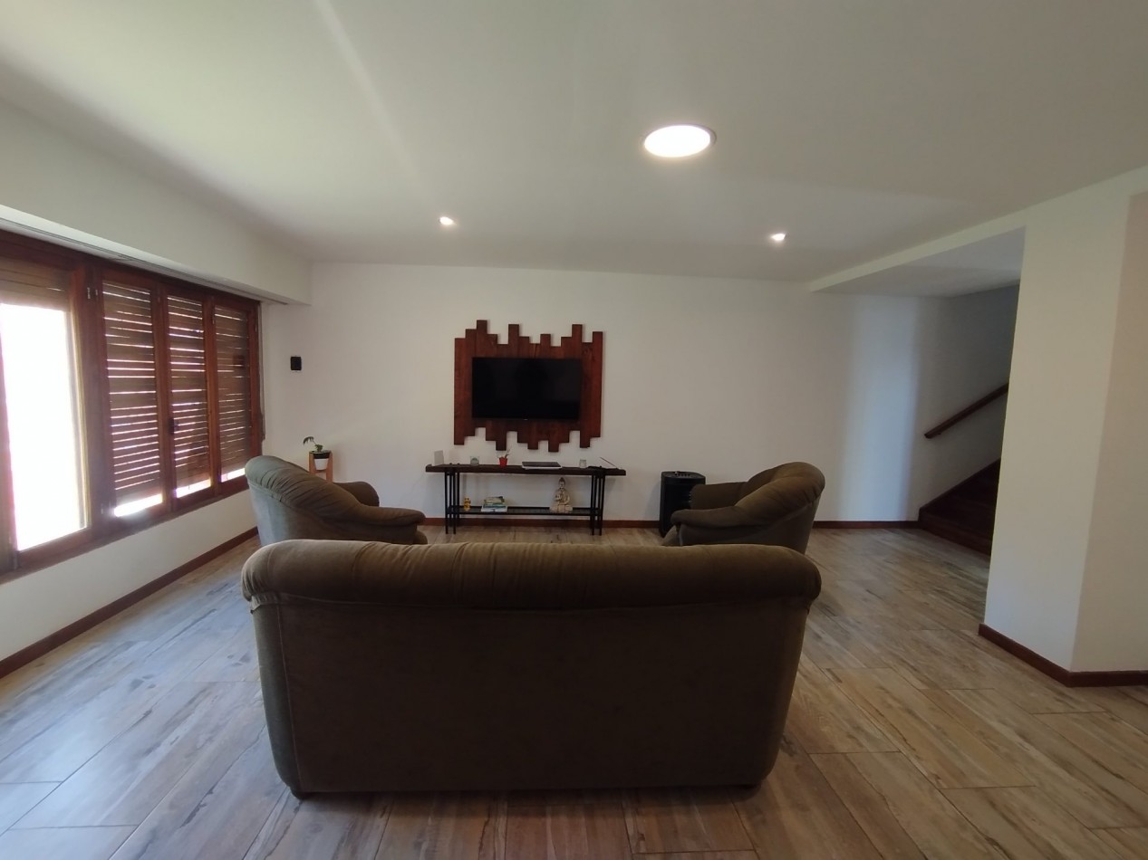 VENTA CASA 3 AMBIENTES CON GRAN PARQUE Y PILETA EN BARRIO LOMAS DE SAN PATRICIO