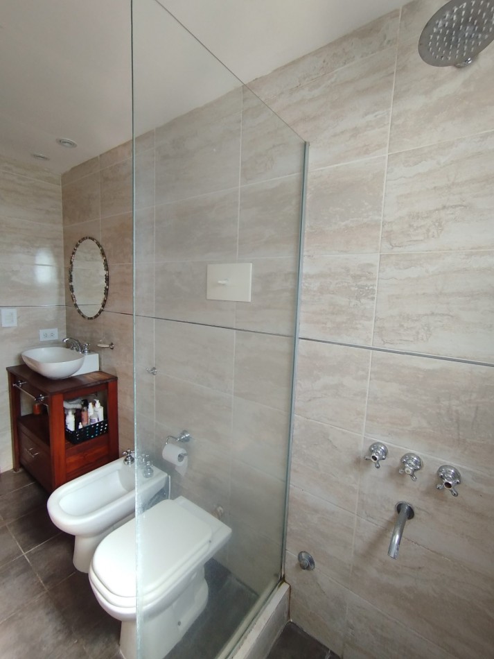 VENTA CASA 3 AMBIENTES CON GRAN PARQUE Y PILETA EN BARRIO LOMAS DE SAN PATRICIO
