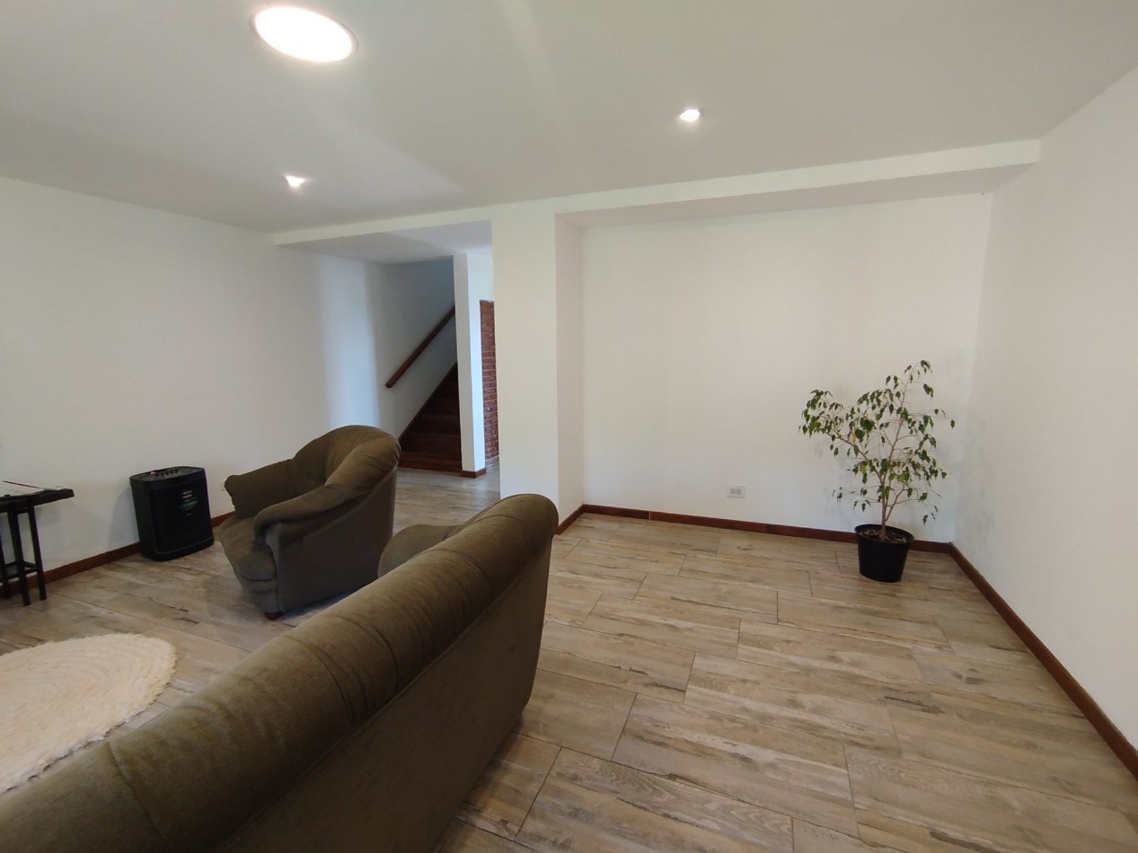 VENTA CASA 3 AMBIENTES CON GRAN PARQUE Y PILETA EN BARRIO LOMAS DE SAN PATRICIO