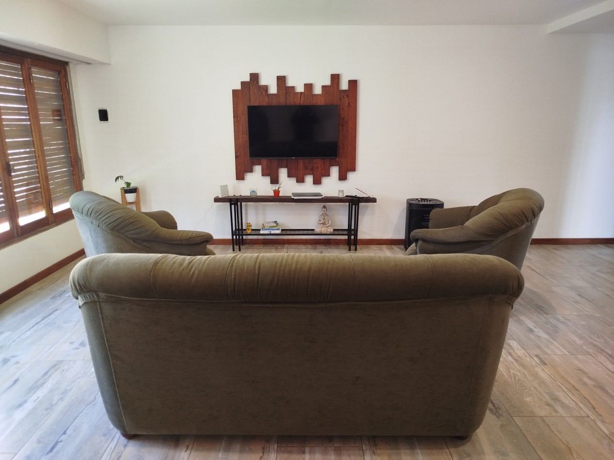 VENTA CASA 3 AMBIENTES CON GRAN PARQUE Y PILETA EN BARRIO LOMAS DE SAN PATRICIO