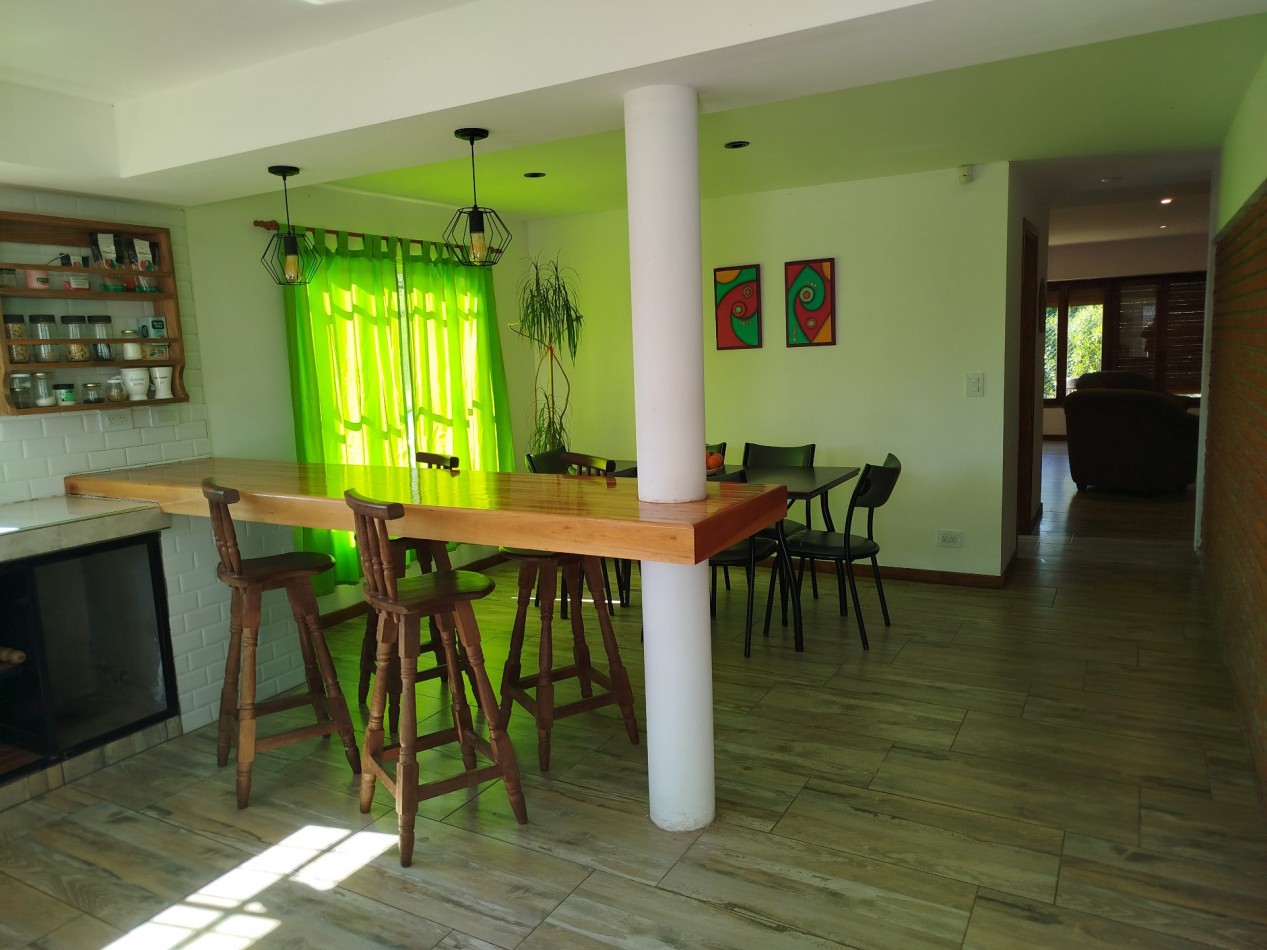VENTA CASA 3 AMBIENTES CON GRAN PARQUE Y PILETA EN BARRIO LOMAS DE SAN PATRICIO