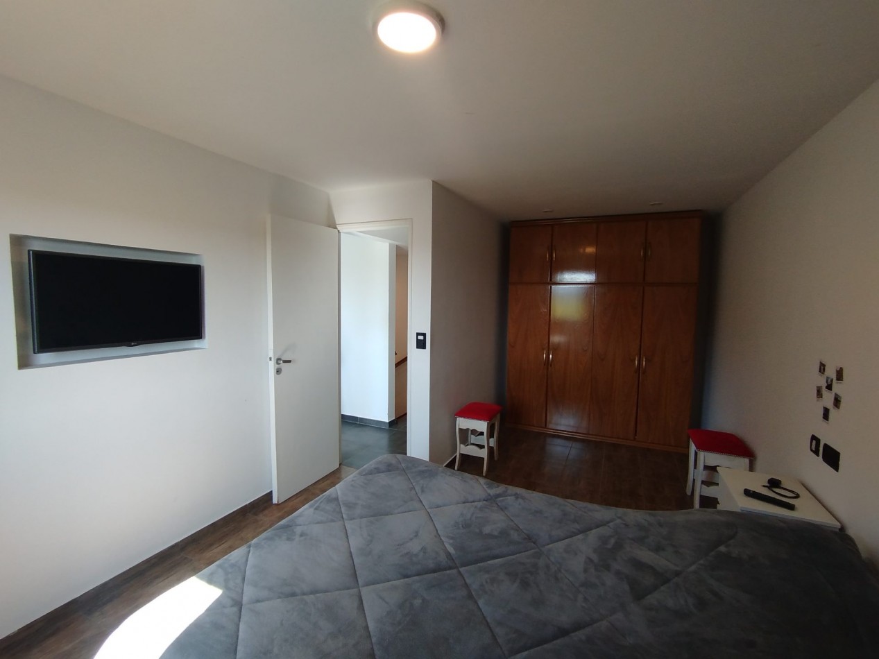 VENTA CASA 3 AMBIENTES CON GRAN PARQUE Y PILETA EN BARRIO LOMAS DE SAN PATRICIO