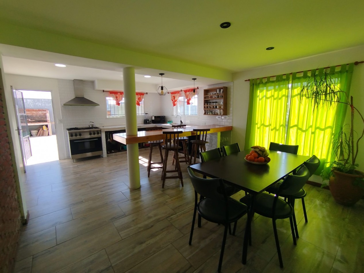 VENTA CASA 3 AMBIENTES CON GRAN PARQUE Y PILETA EN BARRIO LOMAS DE SAN PATRICIO