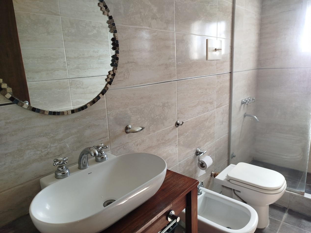 VENTA CASA 3 AMBIENTES CON GRAN PARQUE Y PILETA EN BARRIO LOMAS DE SAN PATRICIO