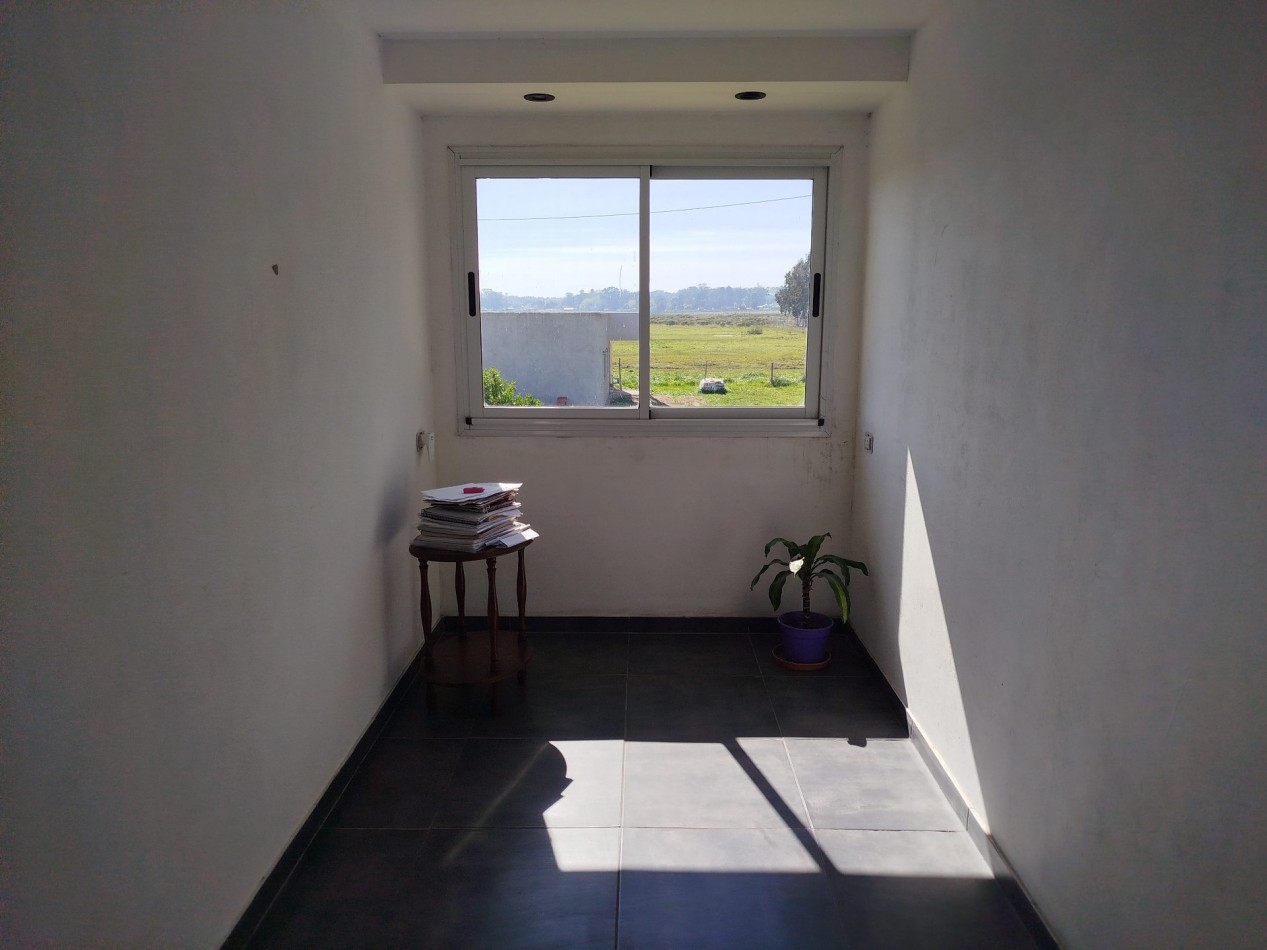 VENTA CASA 3 AMBIENTES CON GRAN PARQUE Y PILETA EN BARRIO LOMAS DE SAN PATRICIO