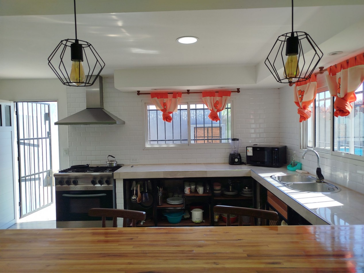 VENTA CASA 3 AMBIENTES CON GRAN PARQUE Y PILETA EN BARRIO LOMAS DE SAN PATRICIO