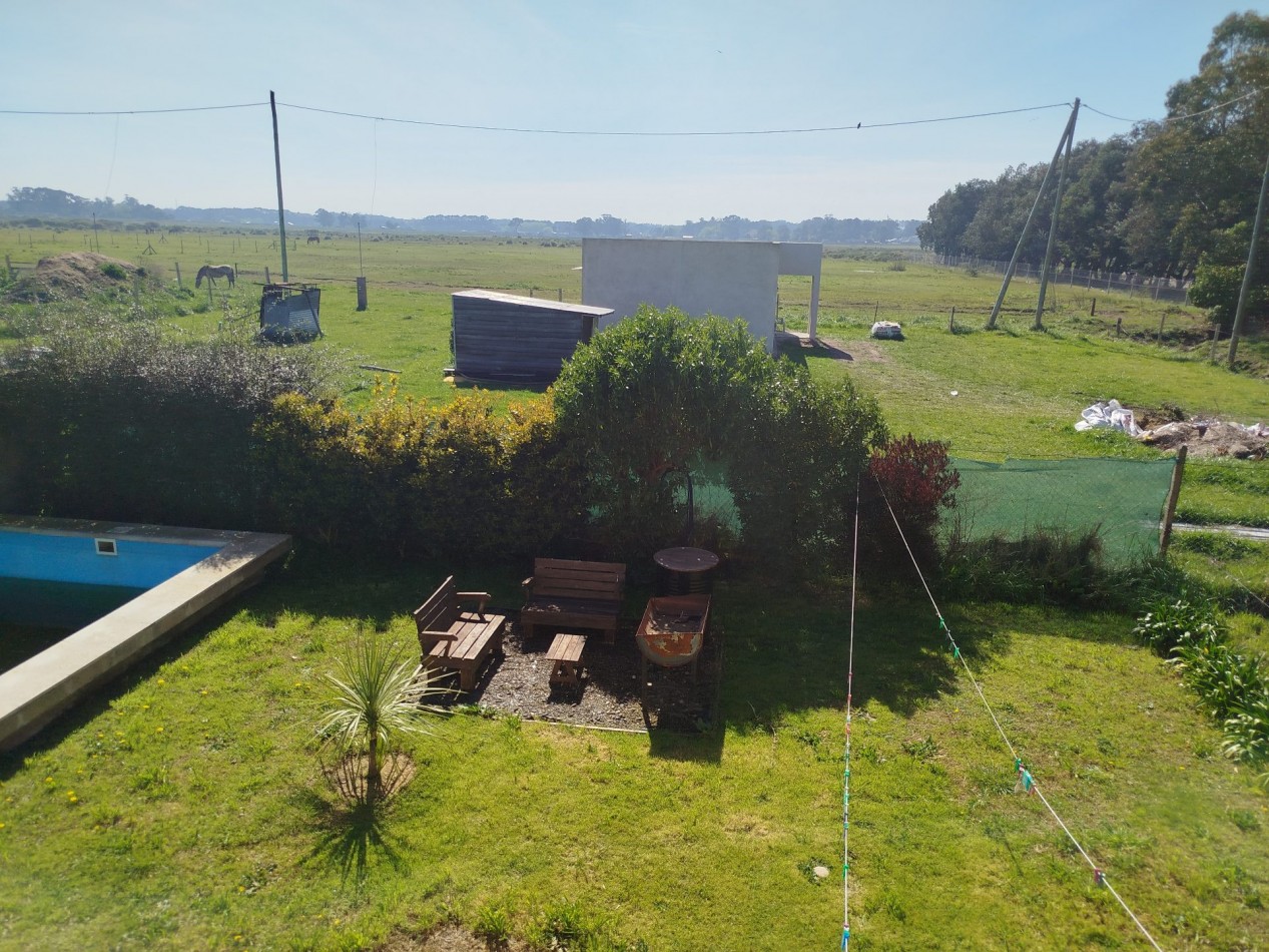 VENTA CASA 3 AMBIENTES CON GRAN PARQUE Y PILETA EN BARRIO LOMAS DE SAN PATRICIO