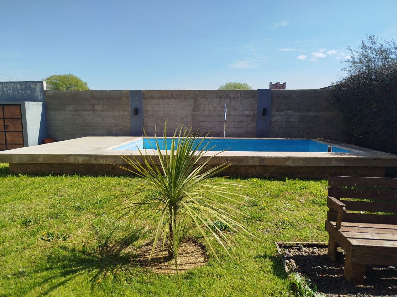 VENTA CASA 3 AMBIENTES CON GRAN PARQUE Y PILETA EN BARRIO LOMAS DE SAN PATRICIO