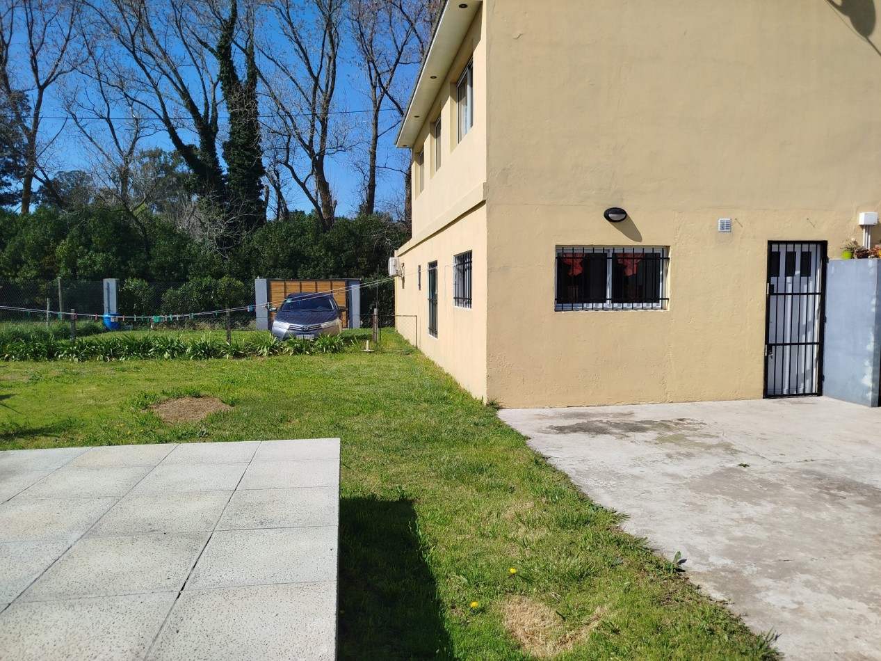 VENTA CASA 3 AMBIENTES CON GRAN PARQUE Y PILETA EN BARRIO LOMAS DE SAN PATRICIO