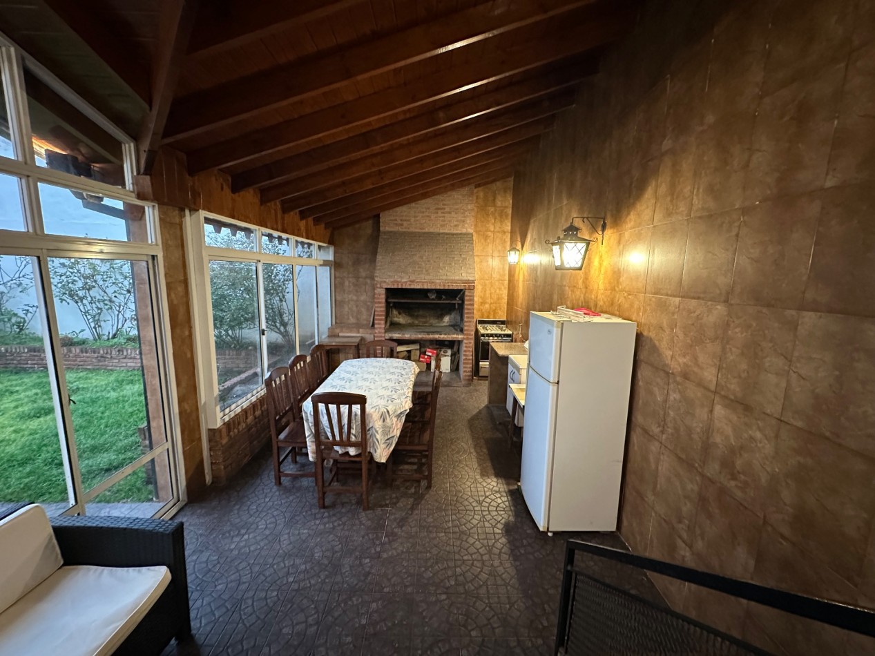 ALQUILER ANUAL CHALET 4 AMBIENTES CON GARAGE Y PATIO ALVEAR 4500 SAN CARLOS
