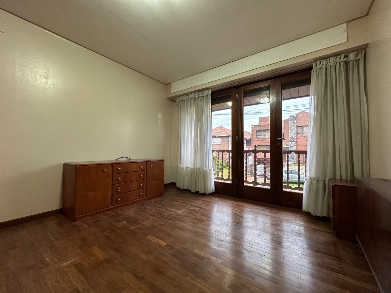ALQUILER ANUAL CHALET 4 AMBIENTES CON GARAGE Y PATIO ALVEAR 4500 SAN CARLOS
