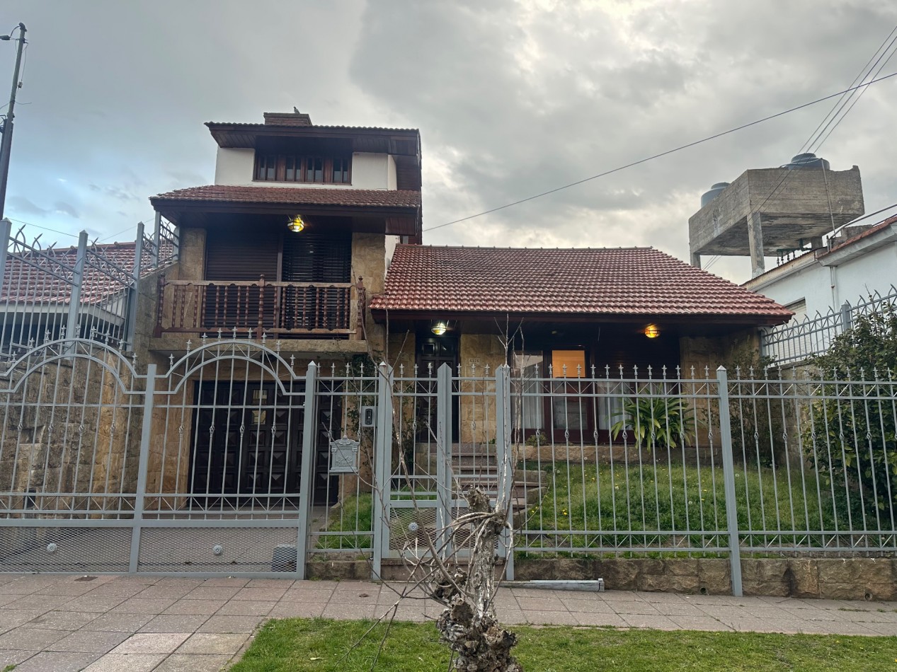 ALQUILER ANUAL CHALET 4 AMBIENTES CON GARAGE Y PATIO ALVEAR 4500 SAN CARLOS