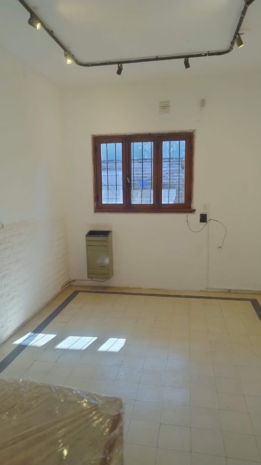 VENTA PH 2 AMBIENTES EN PLANTA BAJA CON PATIO- A RECICLAR LA PERLA
