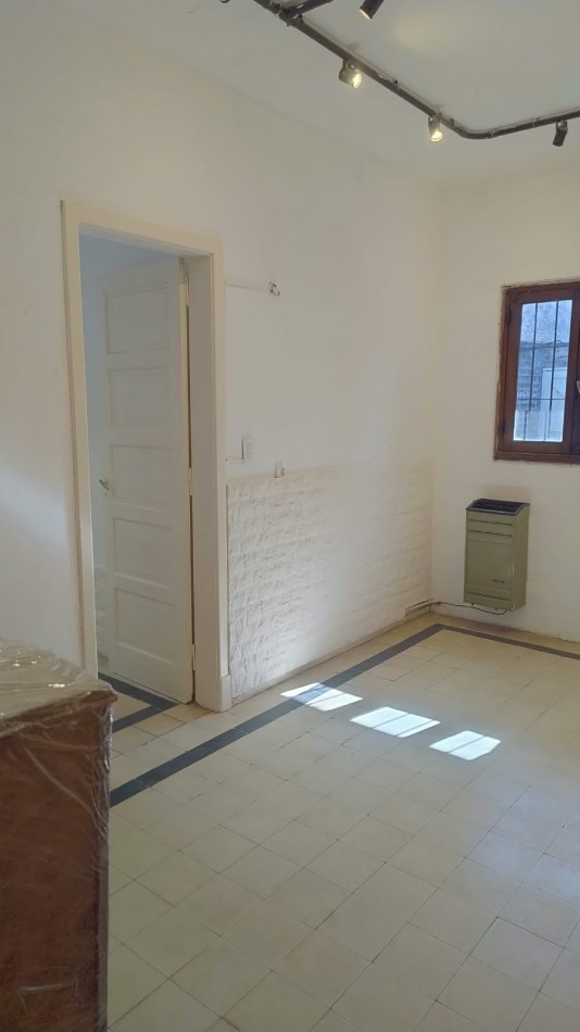 VENTA PH 2 AMBIENTES EN PLANTA BAJA CON PATIO- A RECICLAR LA PERLA