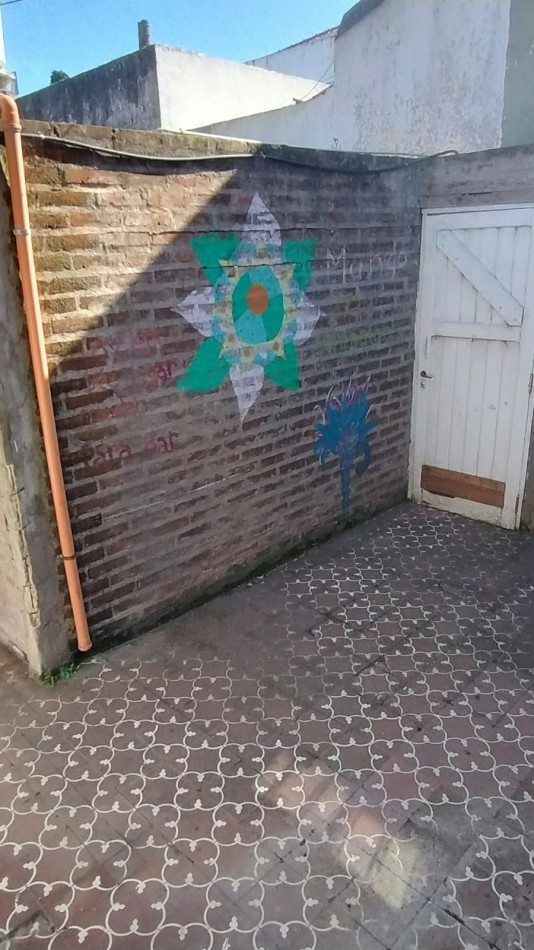 VENTA PH 2 AMBIENTES EN PLANTA BAJA CON PATIO- A RECICLAR LA PERLA