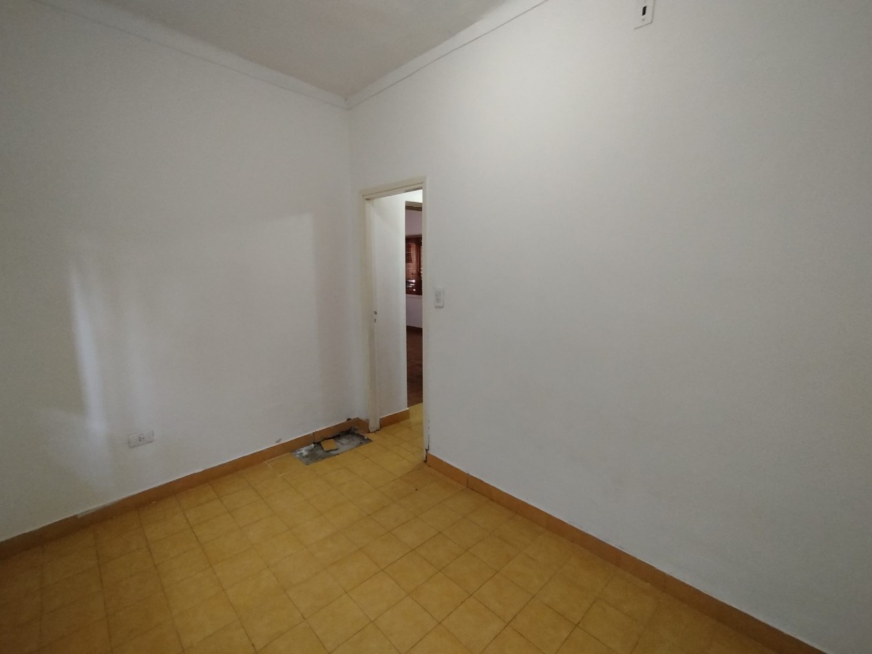 VENTA CASA 3 AMB CON GARAGE PATIO Y LOCAL ESQUINA VILLA PRIMERA