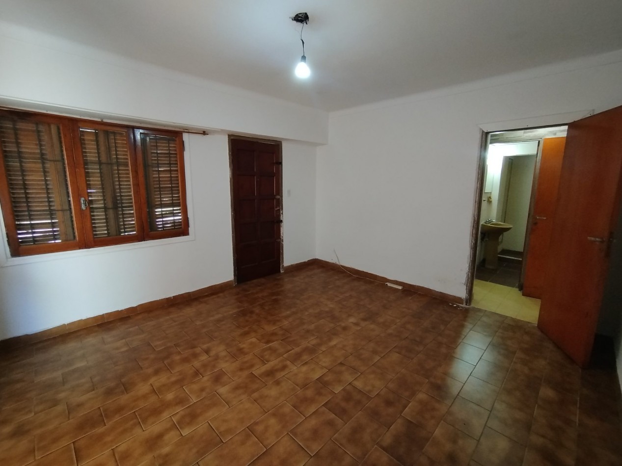 VENTA CASA 3 AMB CON GARAGE PATIO Y LOCAL ESQUINA VILLA PRIMERA