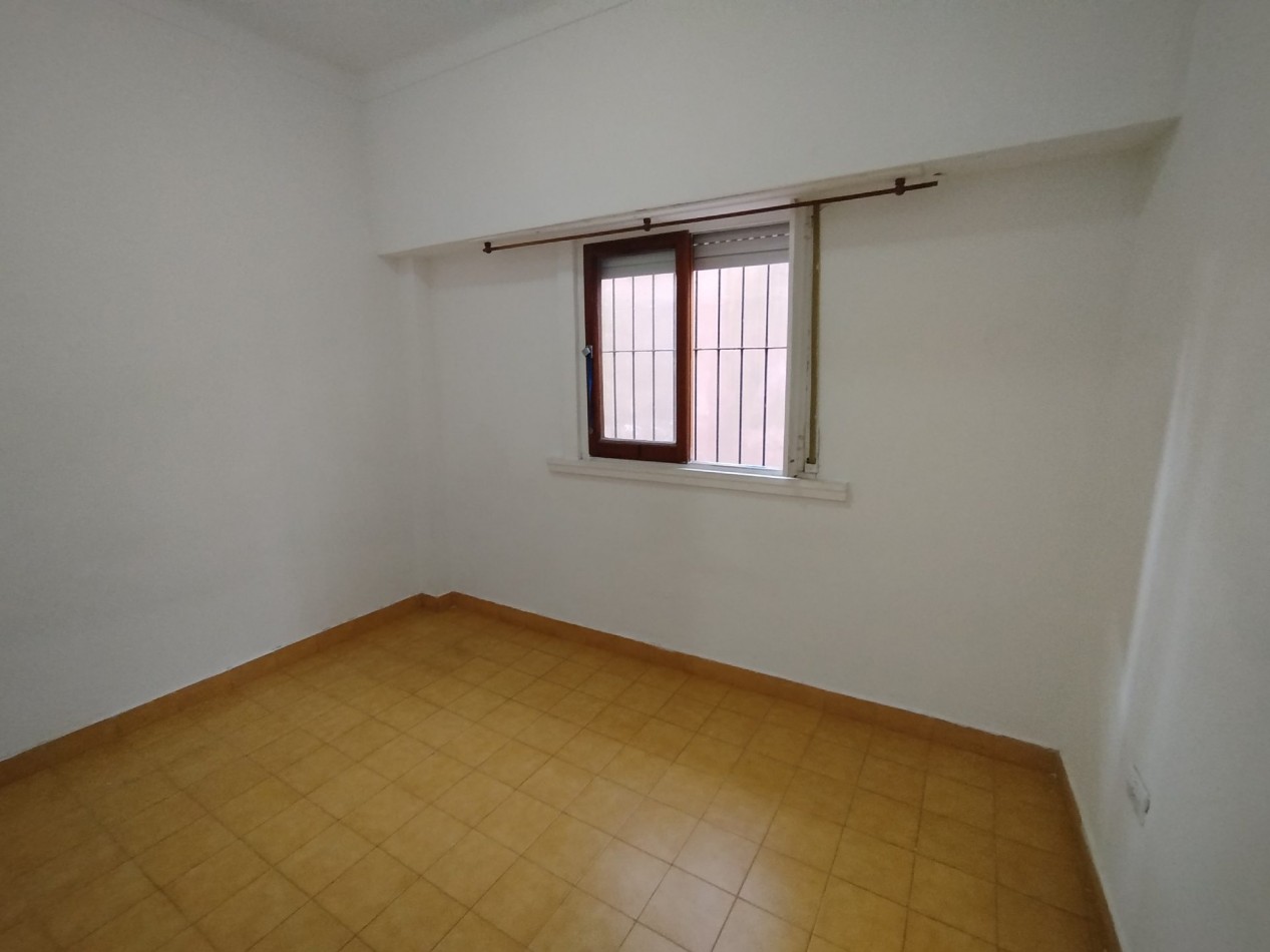 VENTA CASA 3 AMB CON GARAGE PATIO Y LOCAL ESQUINA VILLA PRIMERA