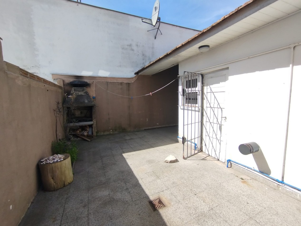 VENTA CASA 3 AMB CON GARAGE PATIO Y LOCAL ESQUINA VILLA PRIMERA