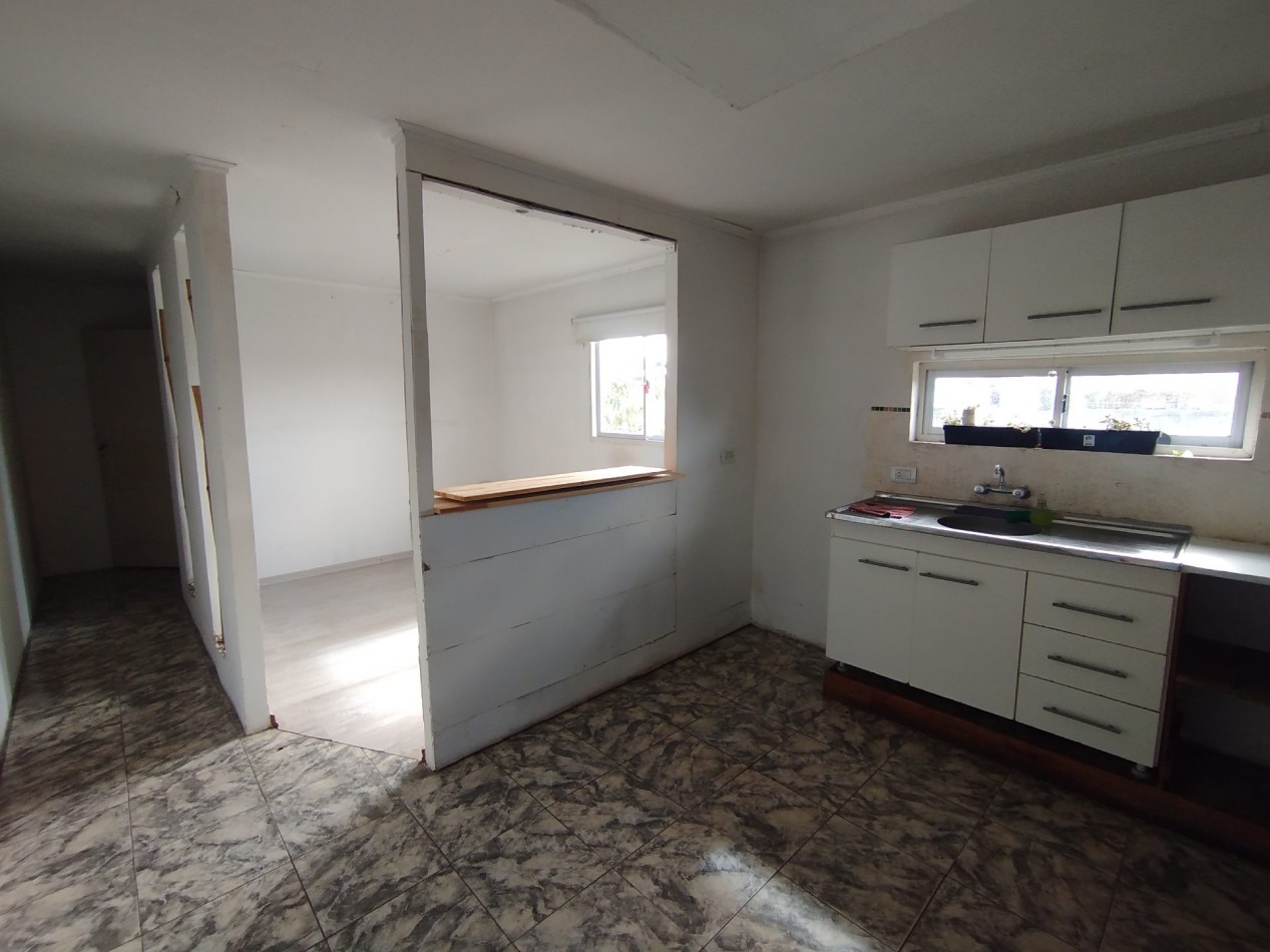 VENTA EN BLOCK CASA CON DOS DEPARTAMENTOS Y DEPOSITO CON MONTACARGAS EN BARRIO PERALTA RAMOS OESTE