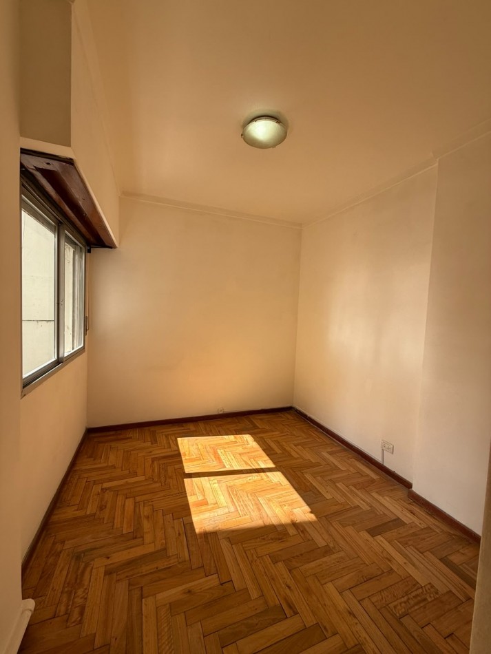 ALQUILER ANUAL DEPARTAMENTO DE 2 AMBIENTES A LA CALLE LA PERLA