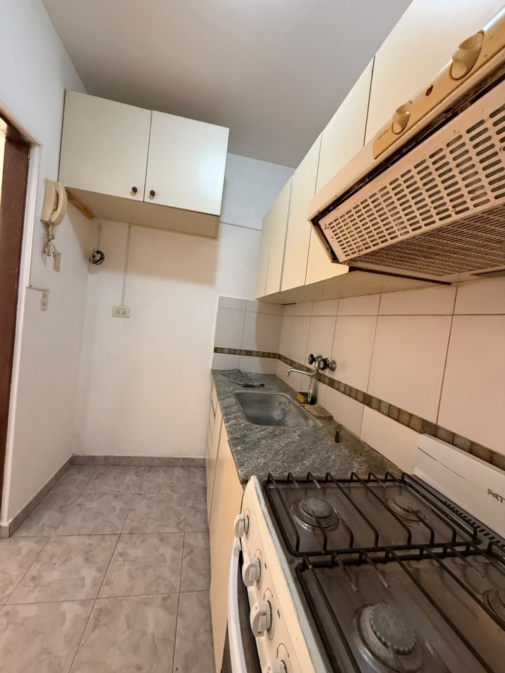 ALQUILER ANUAL DEPARTAMENTO DE 2 AMBIENTES A LA CALLE LA PERLA