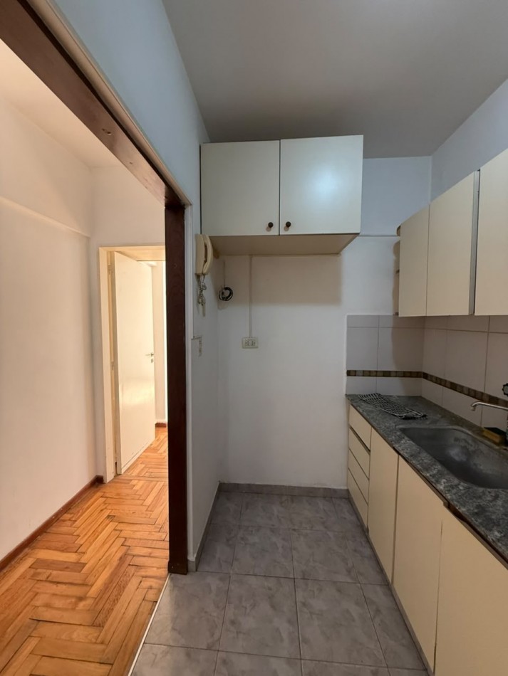ALQUILER ANUAL DEPARTAMENTO DE 2 AMBIENTES A LA CALLE LA PERLA